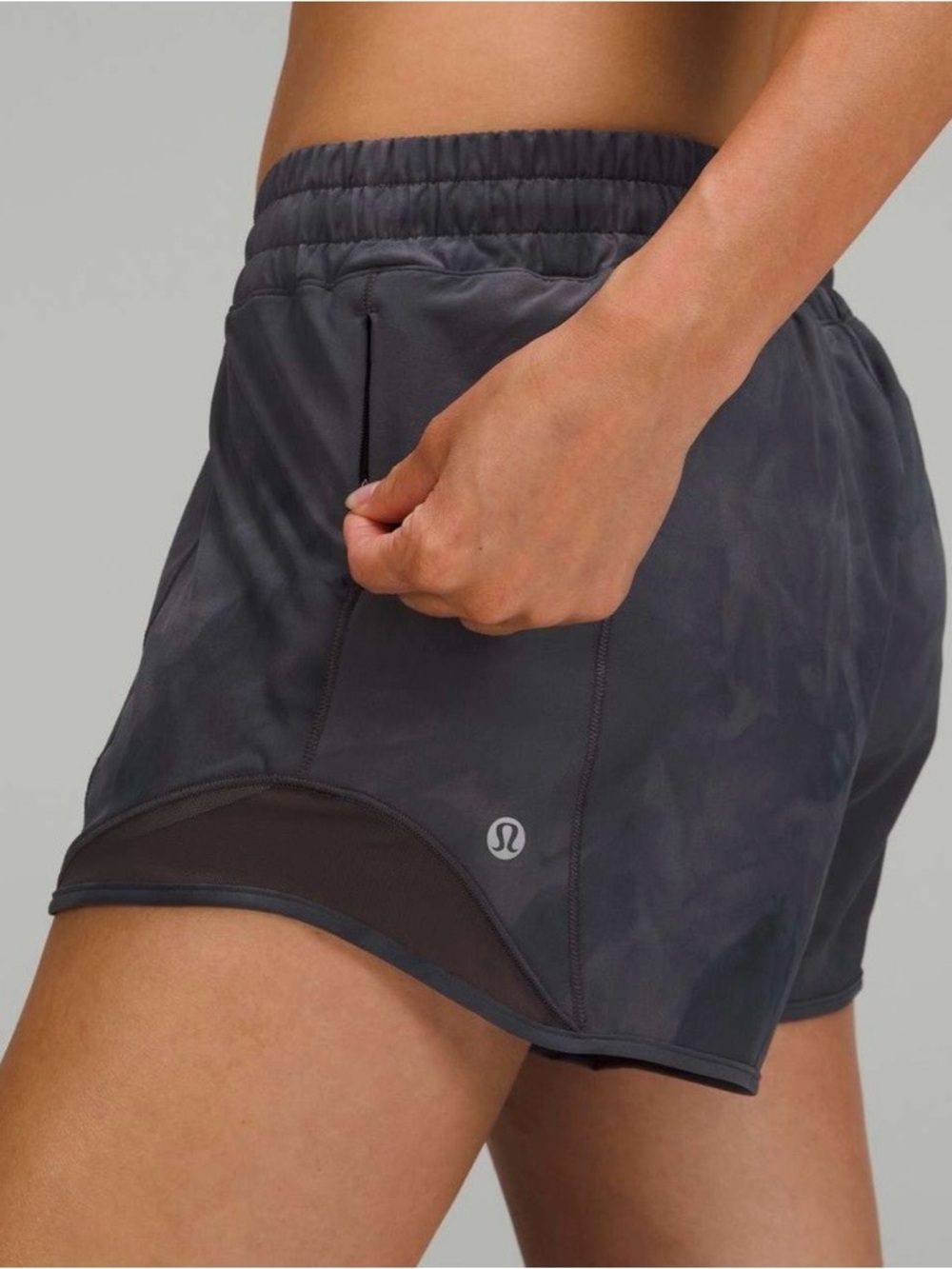 Lululemon Hotty Hot Low-Rise Lined Short 4” Size 6 Diamond Dye Graphite Grey